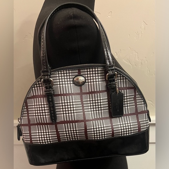 Sold - Picture 1 of 8